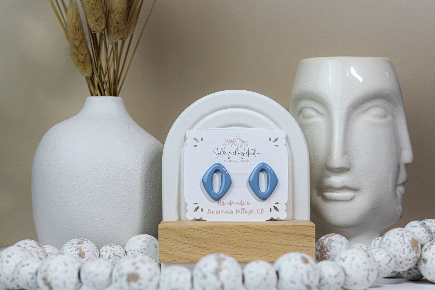 Daisy charm dark blue drops