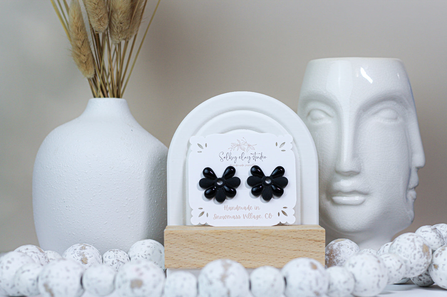 Daisy charm flower black drop