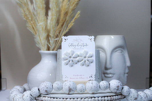 Mar pearl flower stud