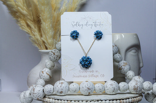 Blue flower necklace with studs
