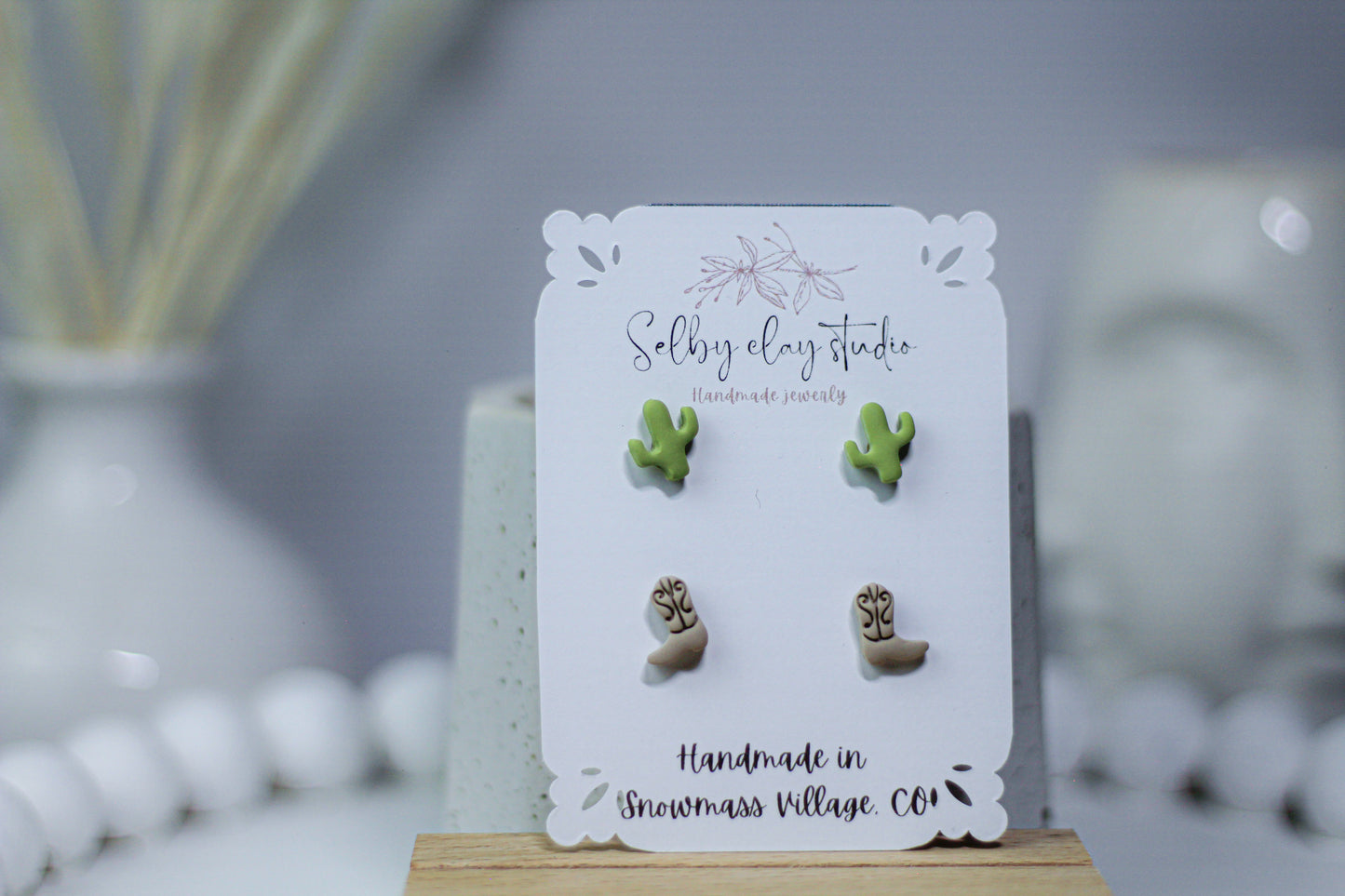 HOWDY mini studs