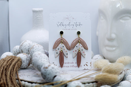 Moka dangles