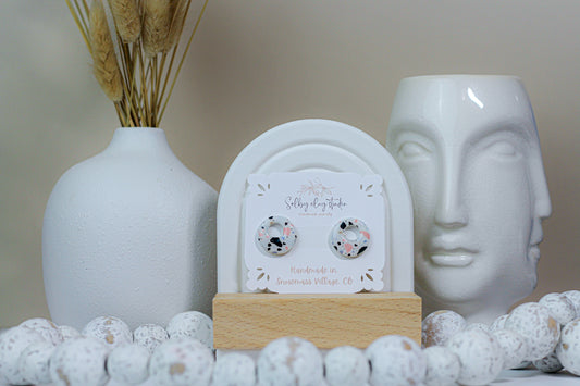 Daisy charm rock
