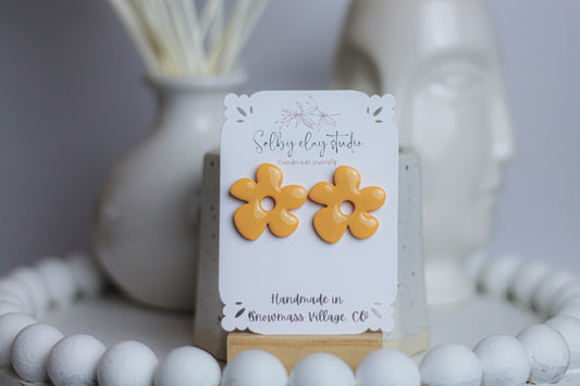 Spring 3 orange flower stud
