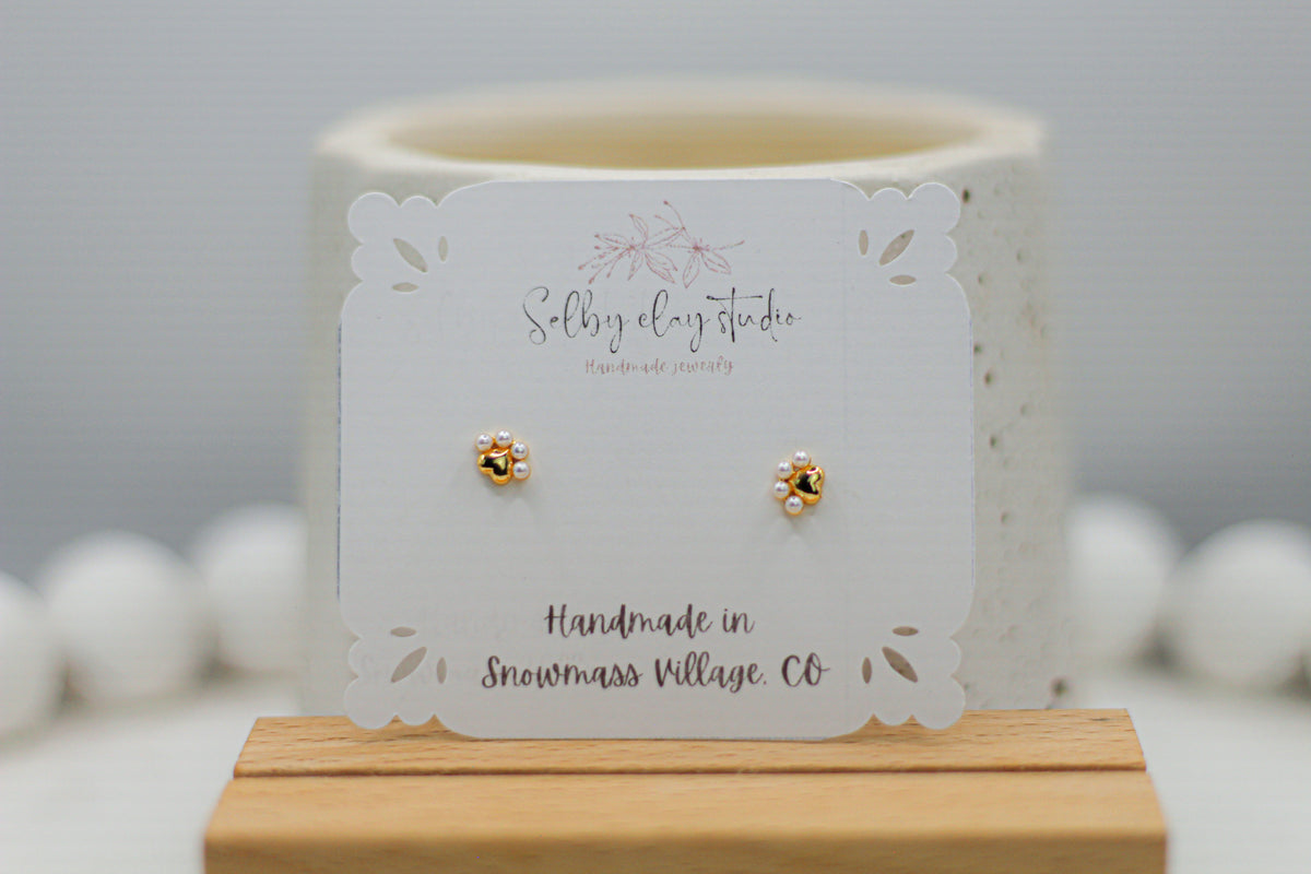 Gold plated mini pearl paw